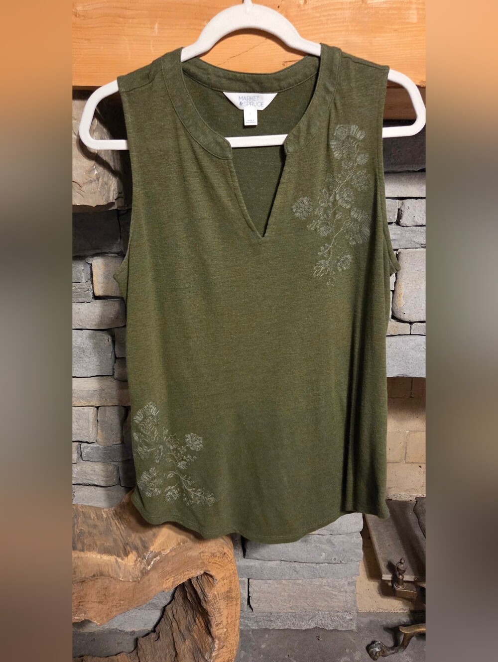 Market & Spruce Olive Green Sleeveless V-Neck Floral Tank Top